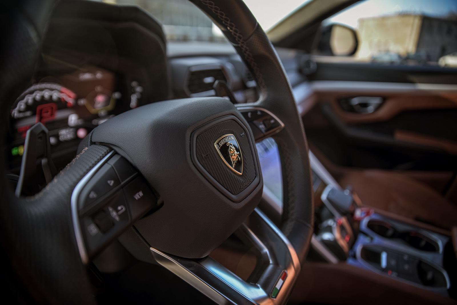 Lamborghini Urus mieten Lambo SUV Sportwagen Hochzeitsauto Exot Bild 3