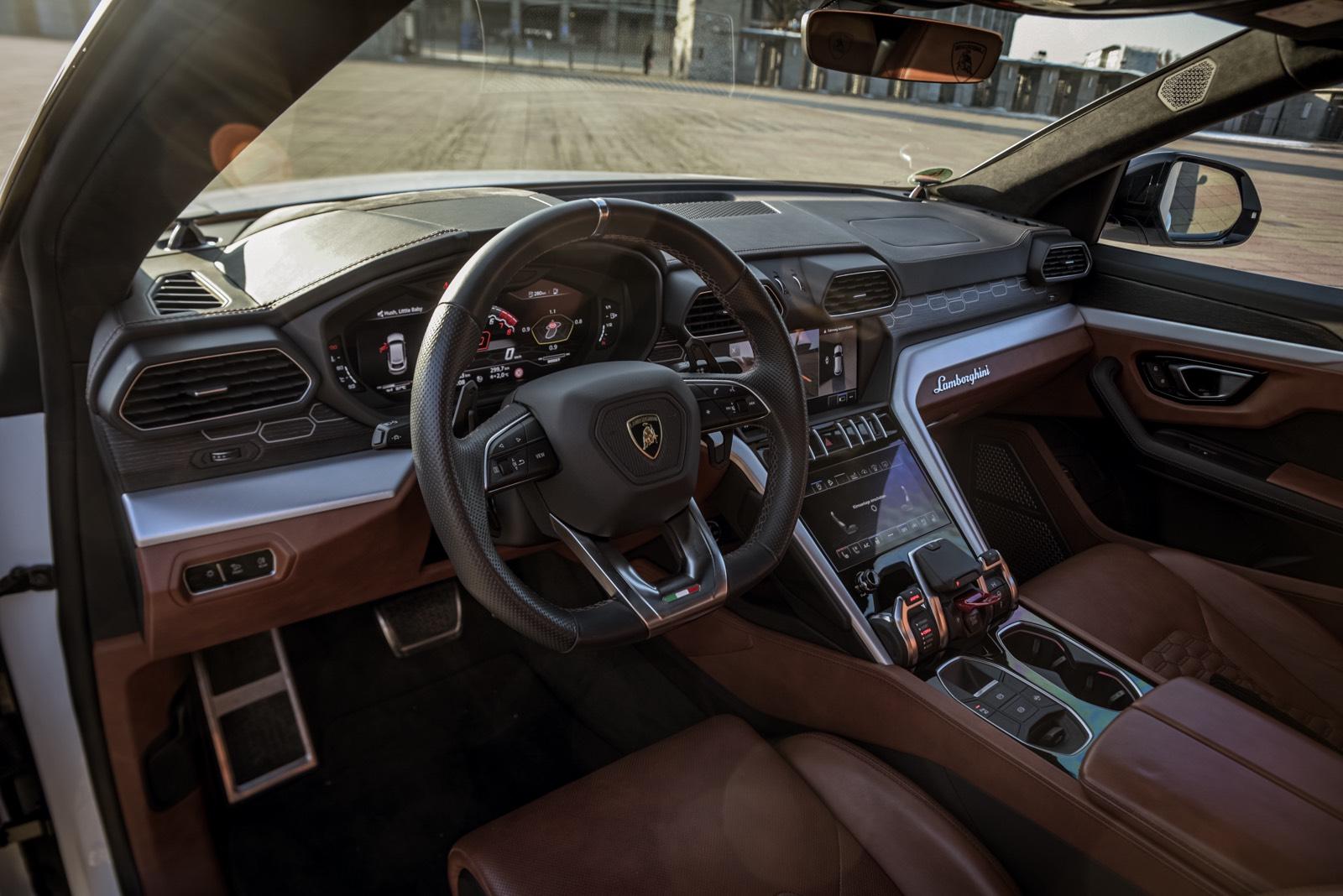 Lamborghini Urus mieten Lambo SUV Sportwagen Hochzeitsauto Exot Bild 6