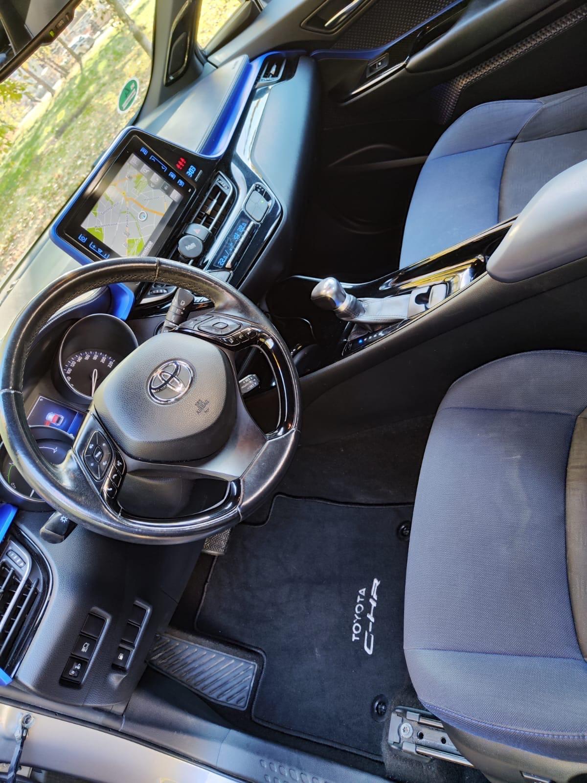 Toyota C-HR Hybrid / Mietwagen Bild 6