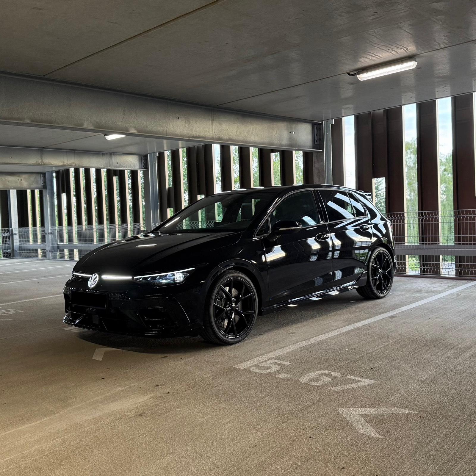 Golf R 333PS mieten ab 18 Mietwagen Langzeitmiete in Berlim Bild 2