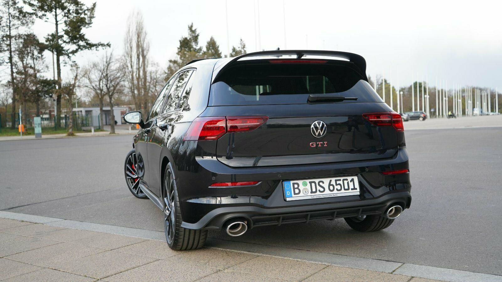 VW Golf 8 GTI Clubsport Autovermietung Mietwagen Automieten Rent a car Bild 5