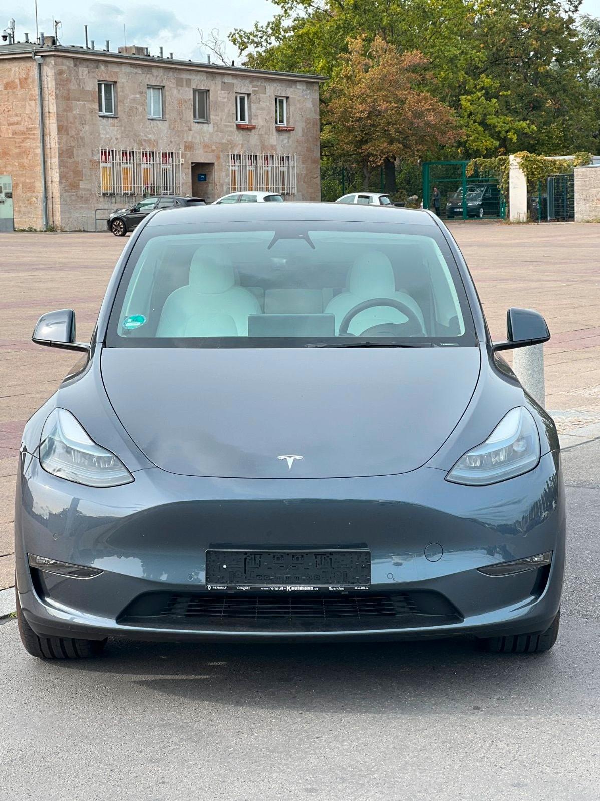 Tesla Model Y 2023 372 PS Autovermietung Mietwagen Automieten Rent a car Bild 2
