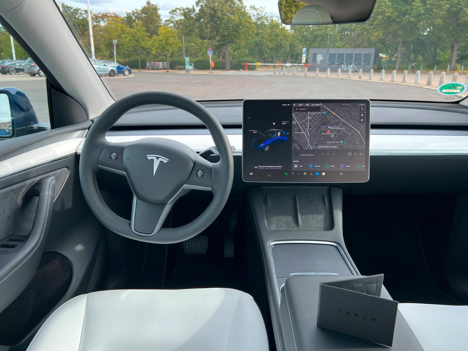 Tesla Model Y 2023 372 PS Autovermietung Mietwagen Automieten Rent a car Bild 3