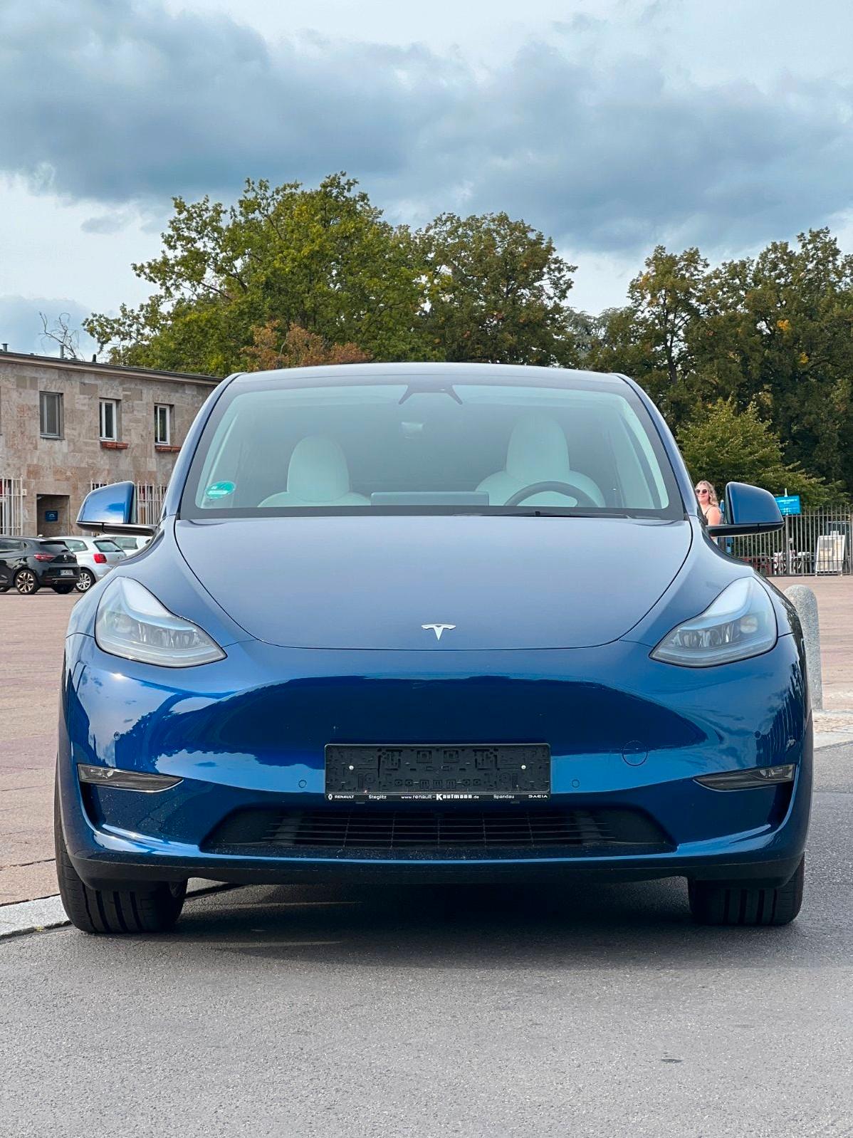 Tesla Model Y 2023 372 PS Autovermietung Mietwagen Automieten Rent a car Bild 4