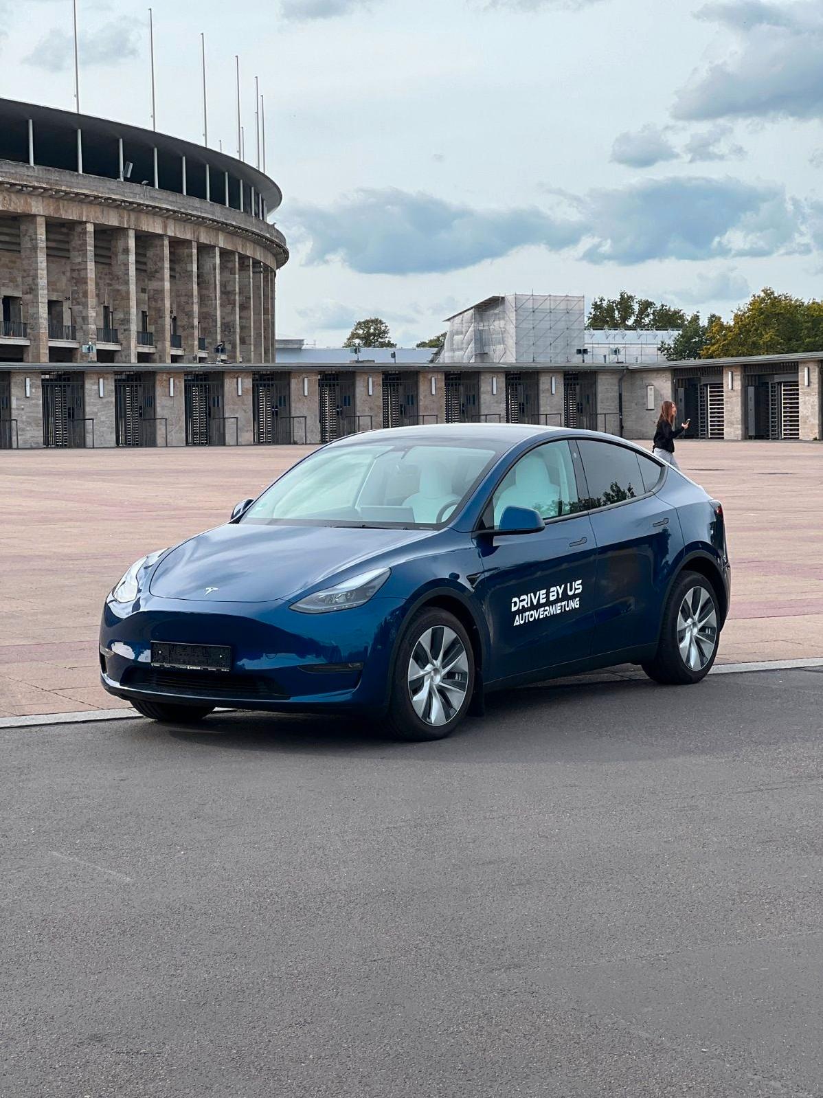 Tesla Model Y 2023 372 PS Autovermietung Mietwagen Automieten Rent a car Bild 5