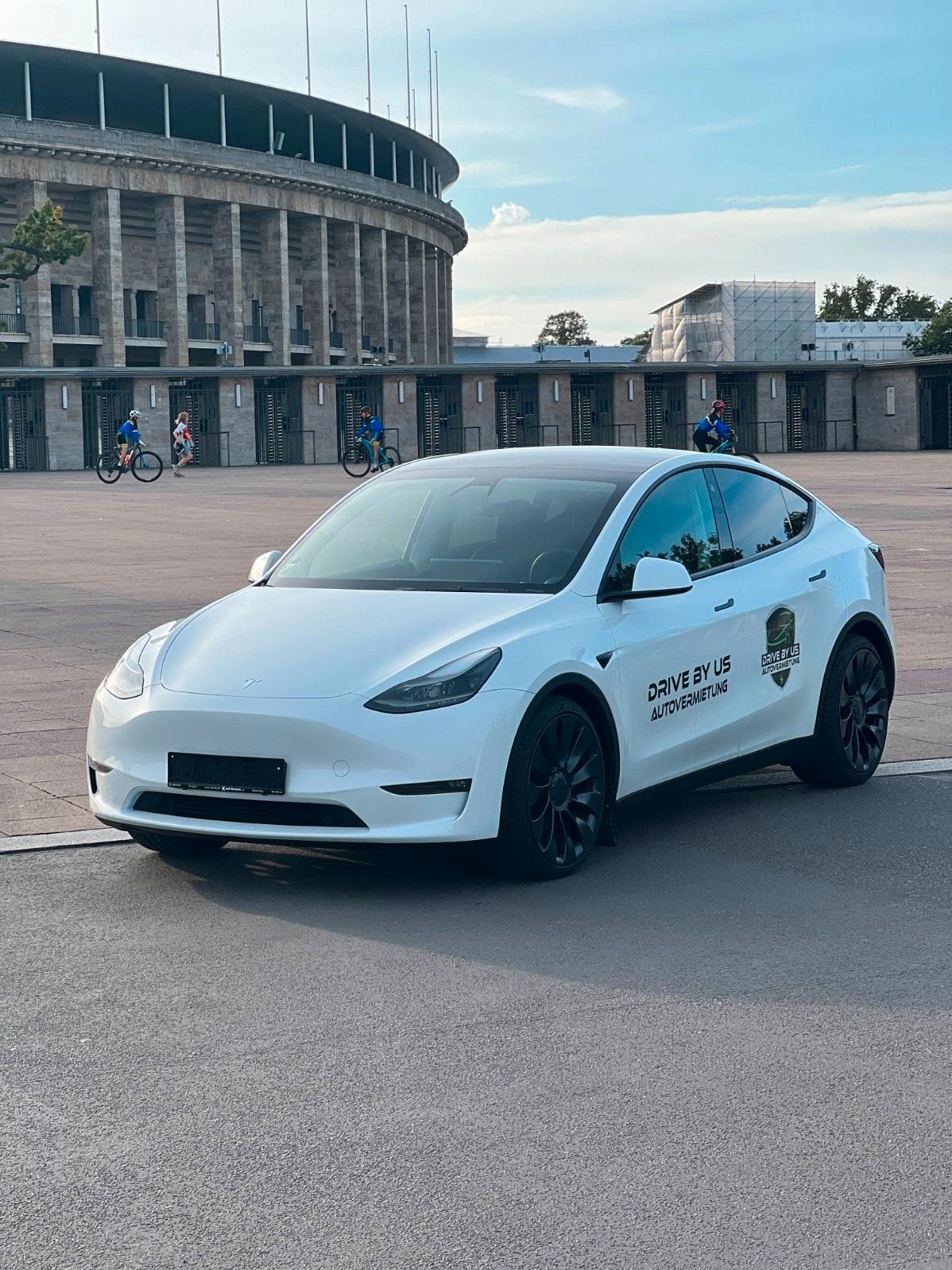 Tesla Model Y Performance 2023 534 PS Autovermietung Mietwagen Automieten Rent a car Bild 5