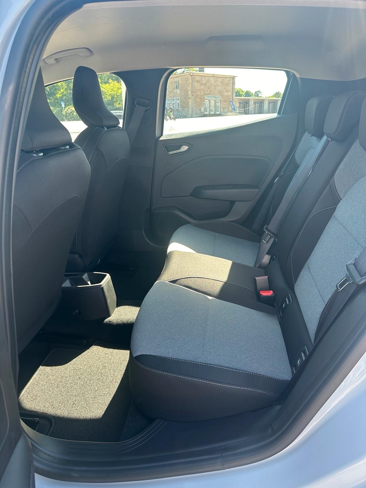 Renault Clio Hybrid Automatik 2024 Mieten Autovermietung Mietwagen Rent a Car Bild 3