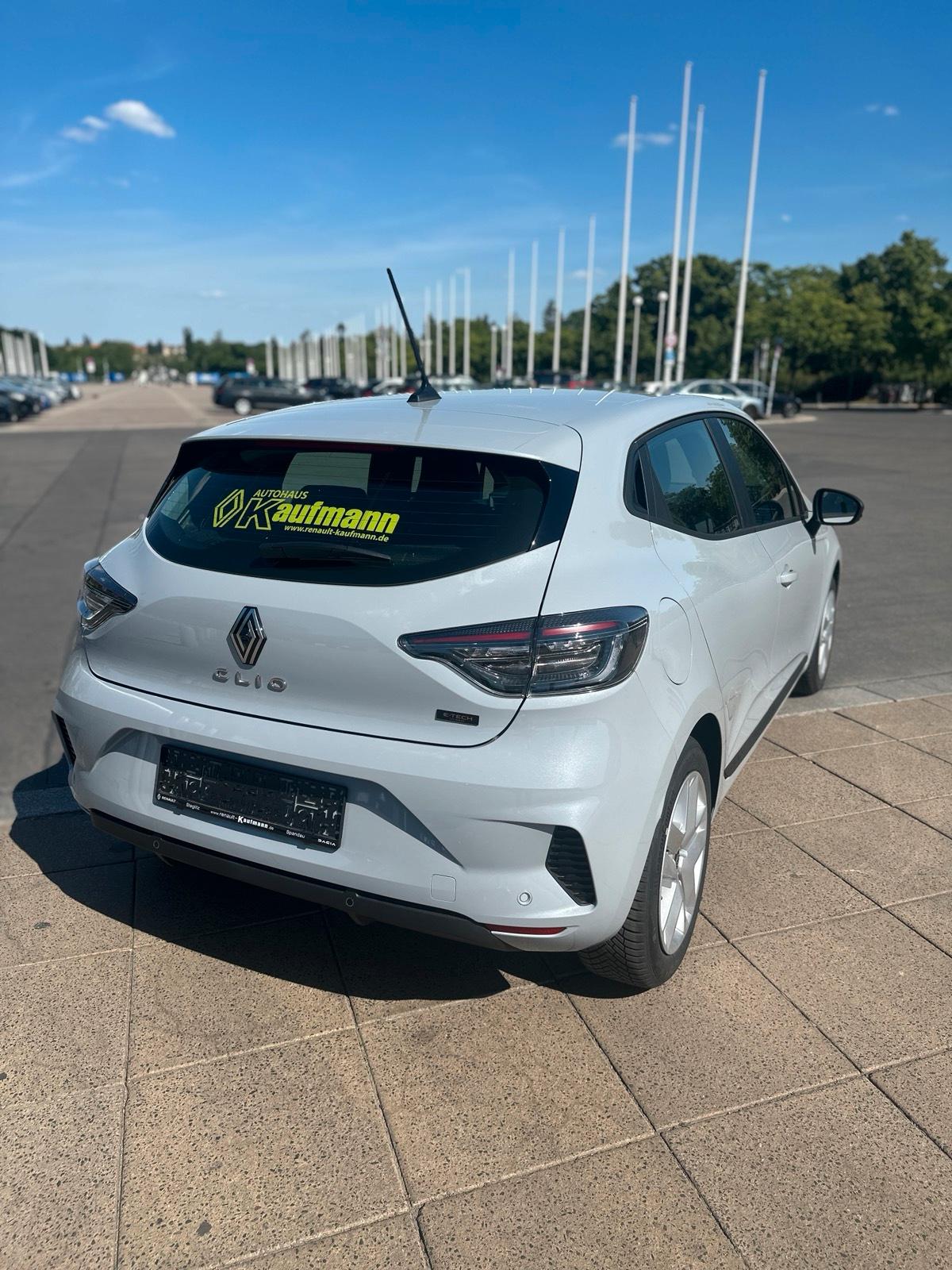 Renault Clio Hybrid Automatik 2024 Mieten Autovermietung Mietwagen Rent a Car Bild 6