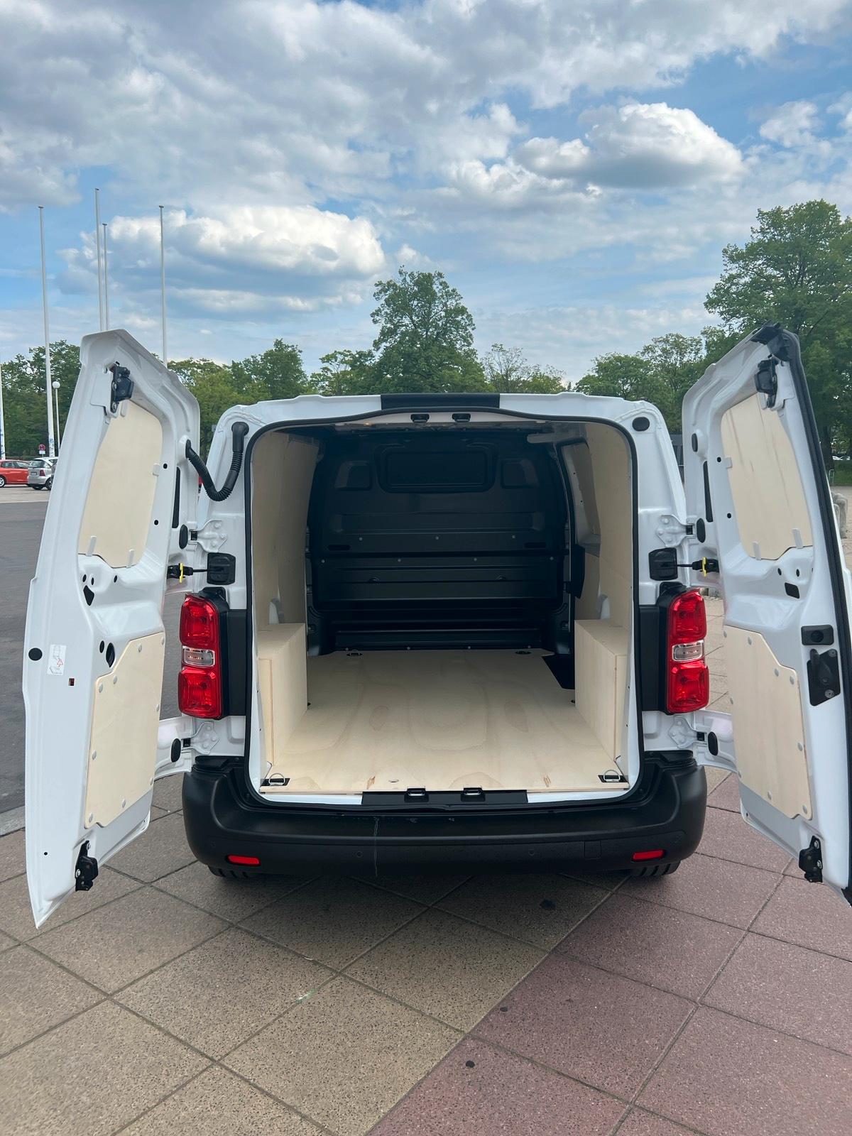 Fiat E-Scudo 2023 Automatik Autovermietung Mietwagen Automieten Rent a car Bild 5