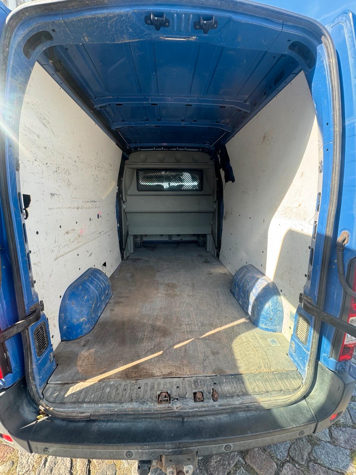 7-Sitzer Mixto mieten / 200 km frei OHNE KAUTION Bild 4