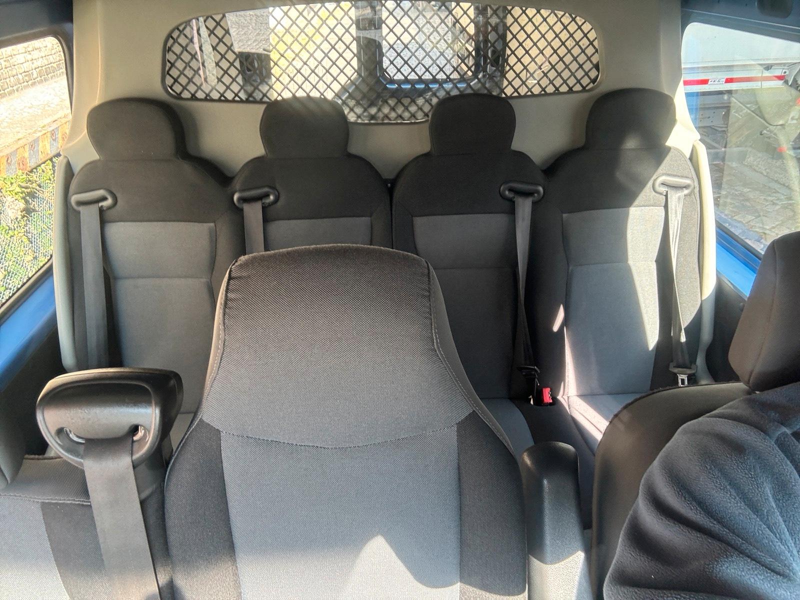 7-Sitzer Mixto mieten / 200 km frei OHNE KAUTION Bild 6