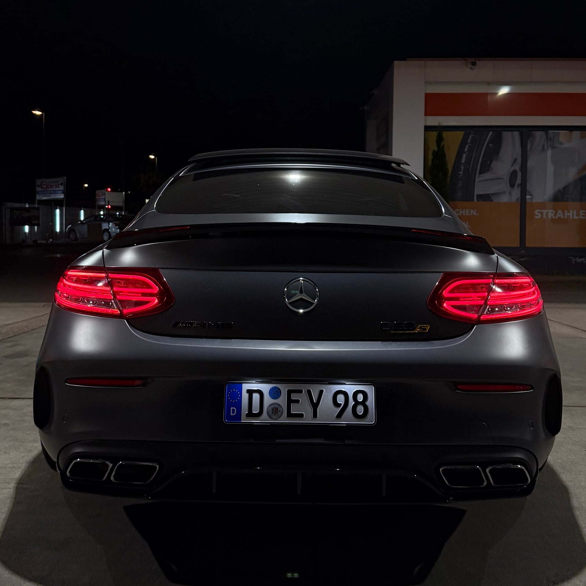 Mercedes C63 S Coupé AMG Edition One mieten in Düsseldorf Bild 5