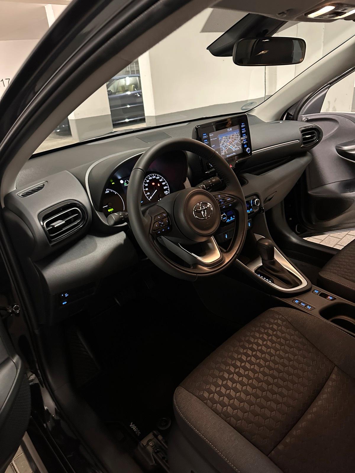 Toyota Yaris Auto mieten Kleinwagen Mietwagen Langzeitmiete Bild 4