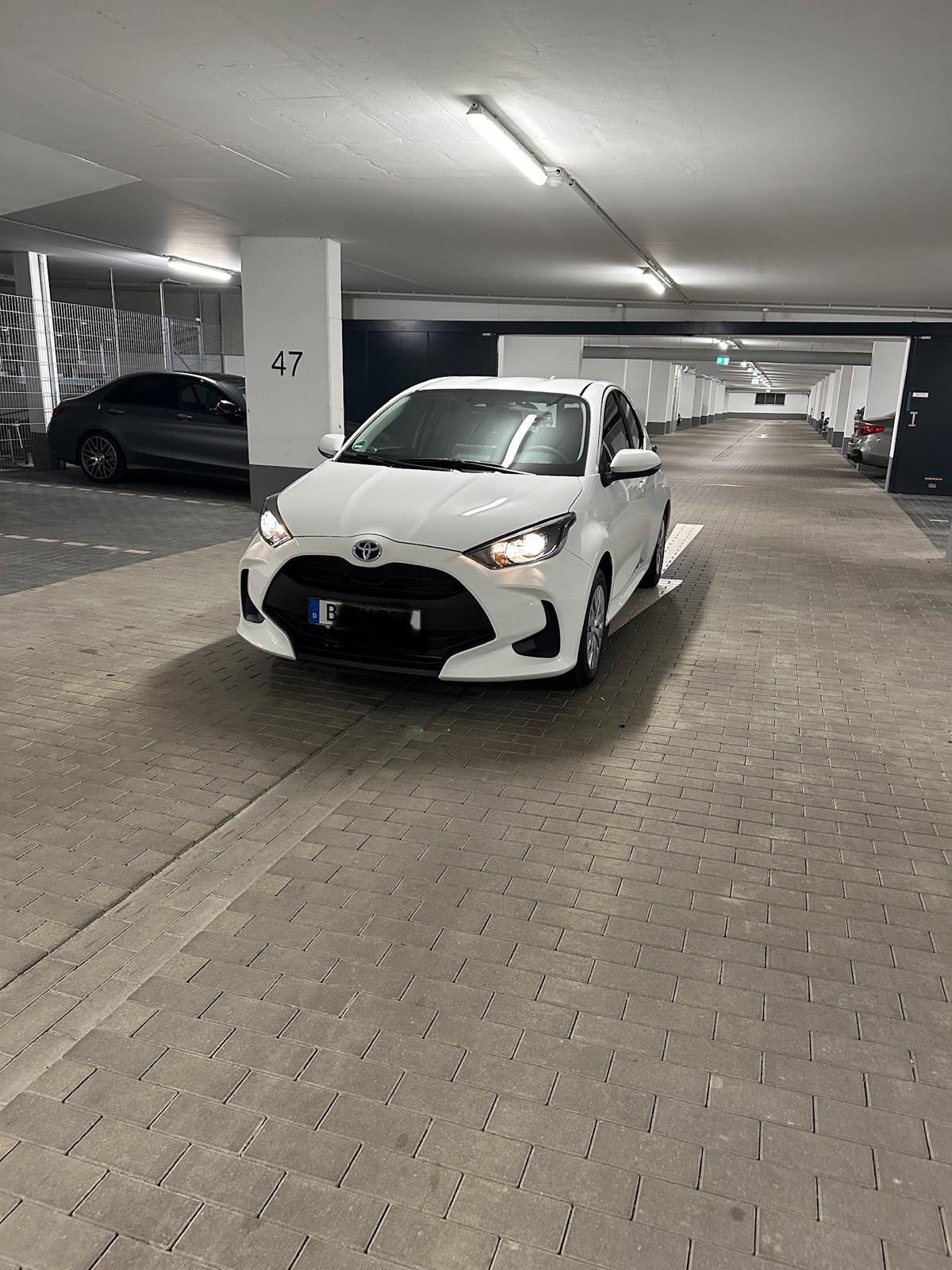 Toyota Yaris Auto mieten Kleinwagen Mietwagen Langzeitmiete Bild 5