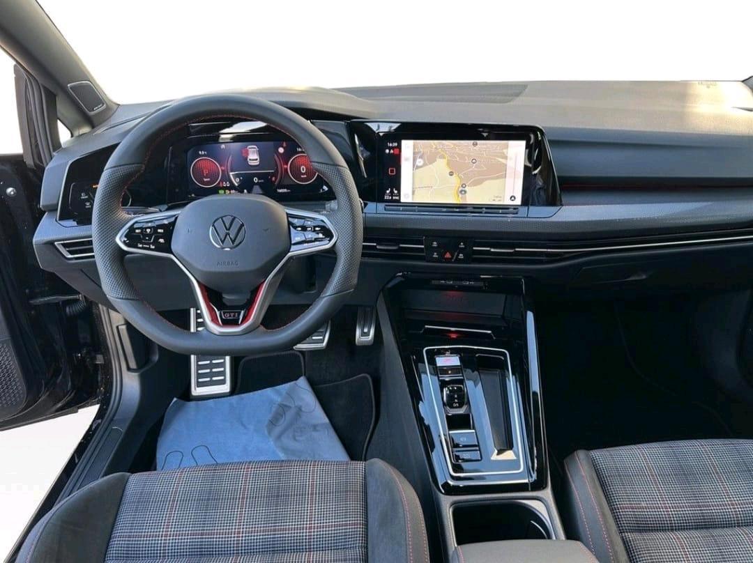 VW GOLF 8GTI |AUTO MIETEN | MIETWAGEN | SPORTWAGEN MIETEN Bild 4