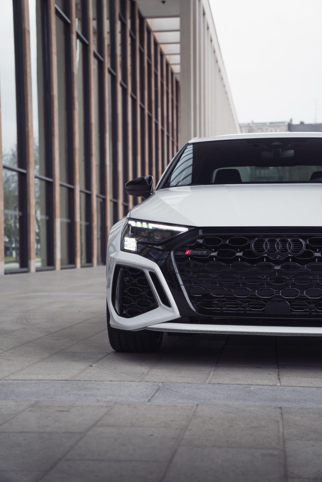 Audi RS3 Limousine mieten / Sportwagen mieten / Hochzeitsauto Bild 3