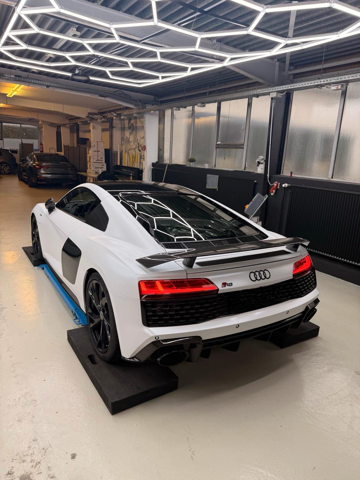 Audi R8 V10 Performance mieten / Sportwagen mieten/Hochzeitsauto Bild 5