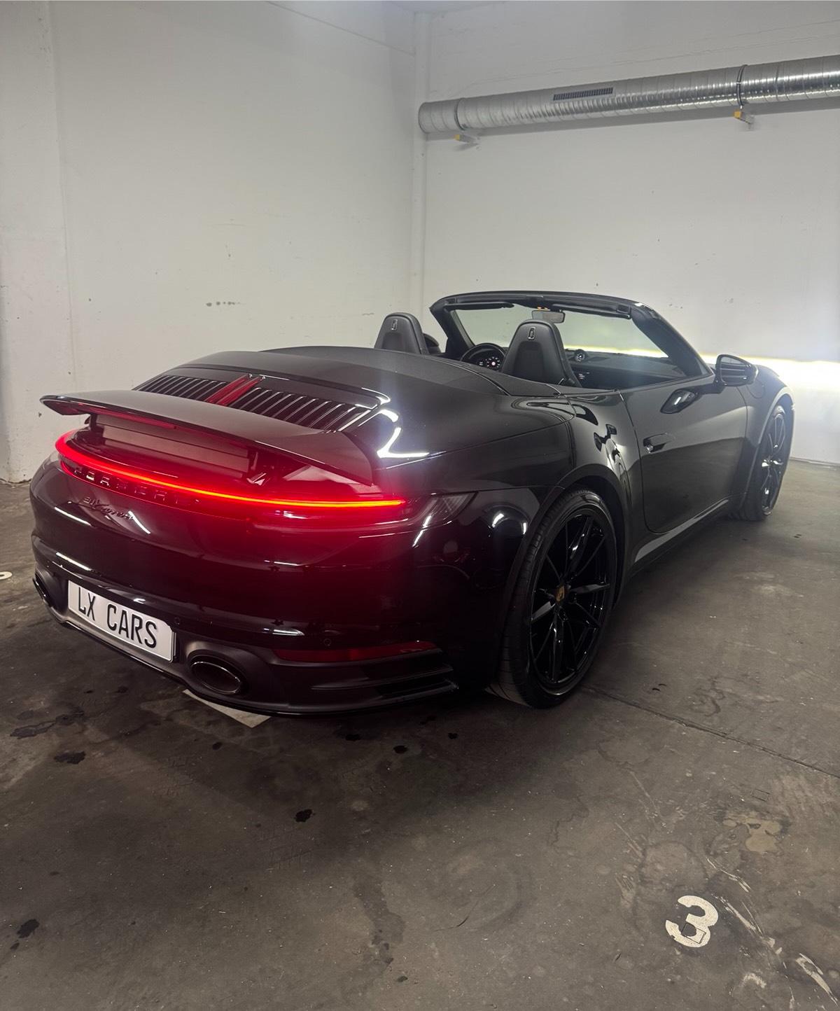 PORSCHE 992 911 CABRIO DÜSSELDORF MIETEN LEIHEN MIETWAGEN SPORTWAGEN Bild 3
