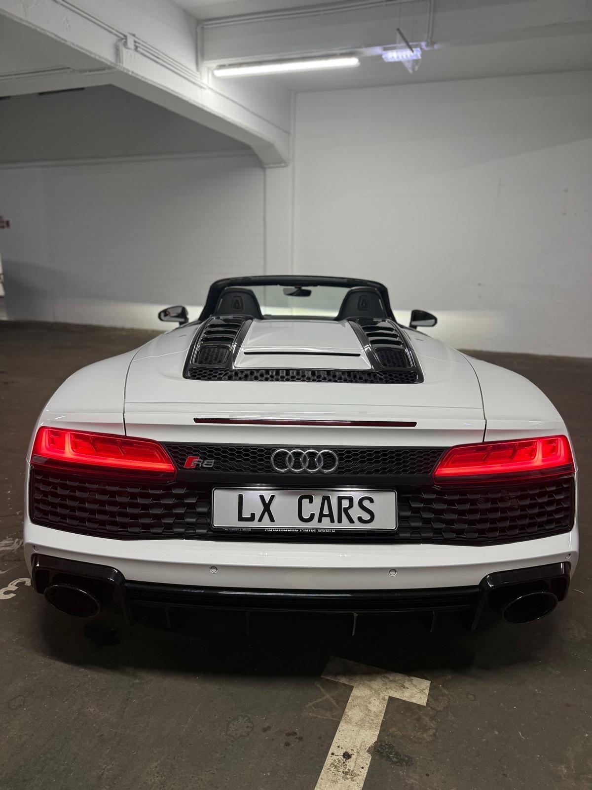 AUDI R8 SPYDER V10 DÜSSELDORF MIETEN LEIHEN MIETWAGEN SPORTWAGEN Bild 4