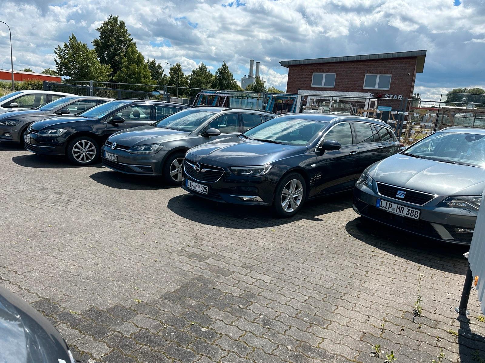 Auto mieten Kombi Mietwagen Automatik Bulli 7-9 Sitzer PKW