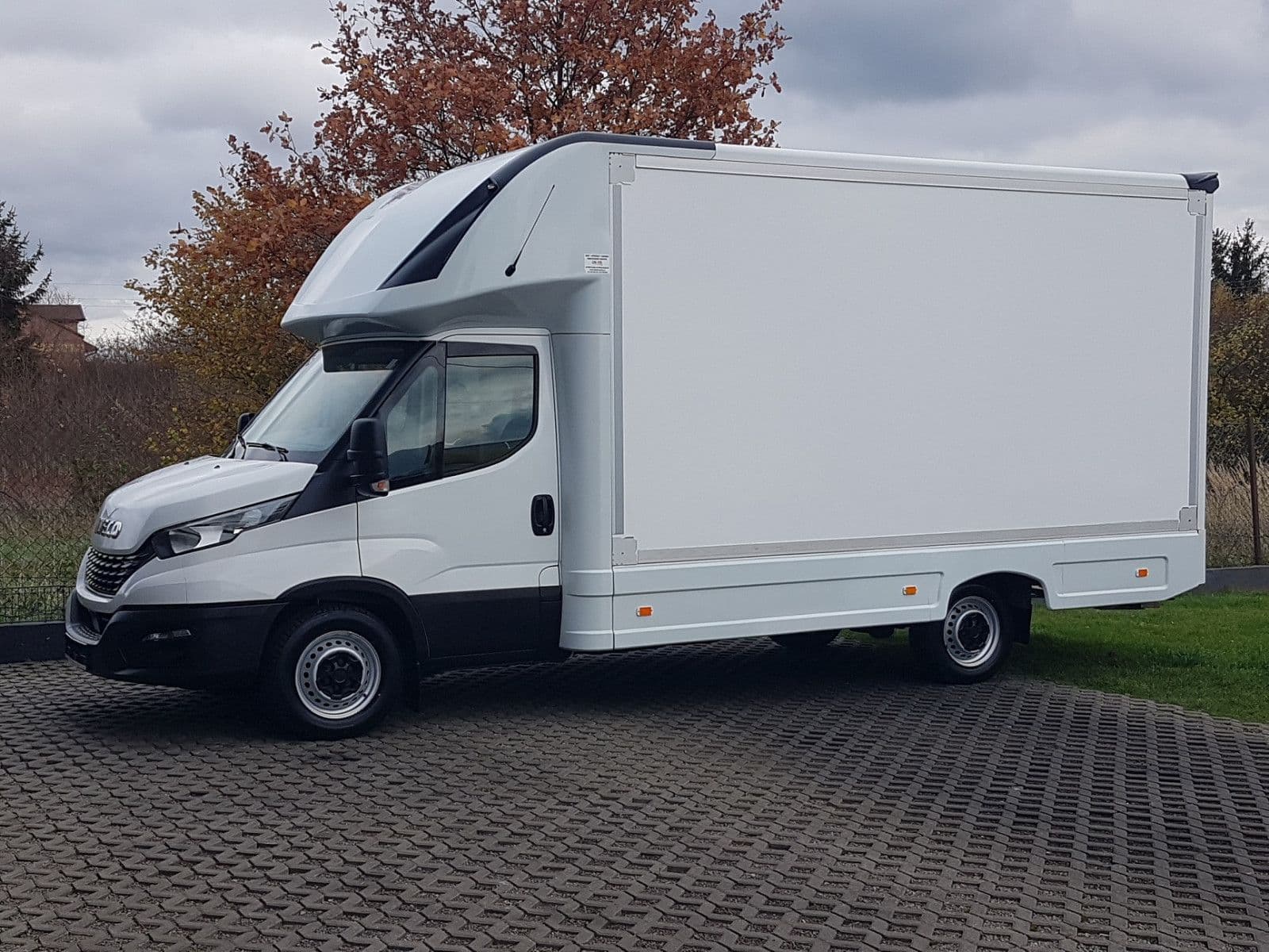 Iveco Daily Maxi Box mieten in Nürnberg ab 100€/Tag