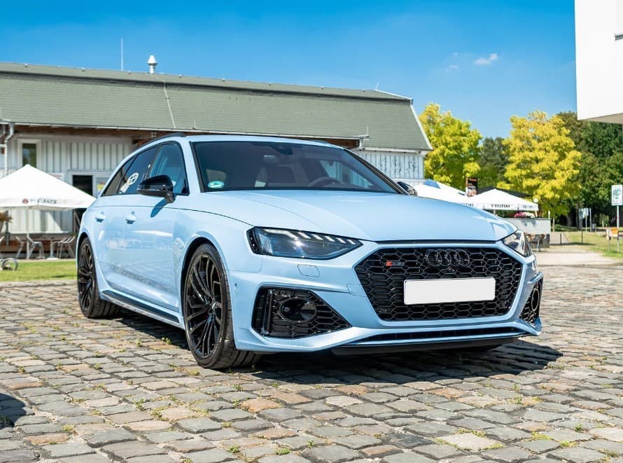 Audi RS4 B9 mieten in Berlin ab 289€/Tag