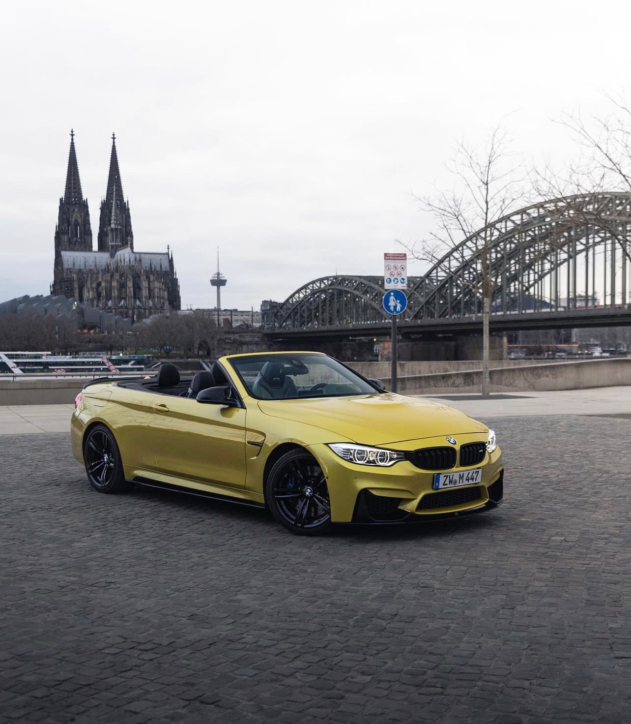 BMW M4 Cabrio mieten in Köln ab 199€/Tag