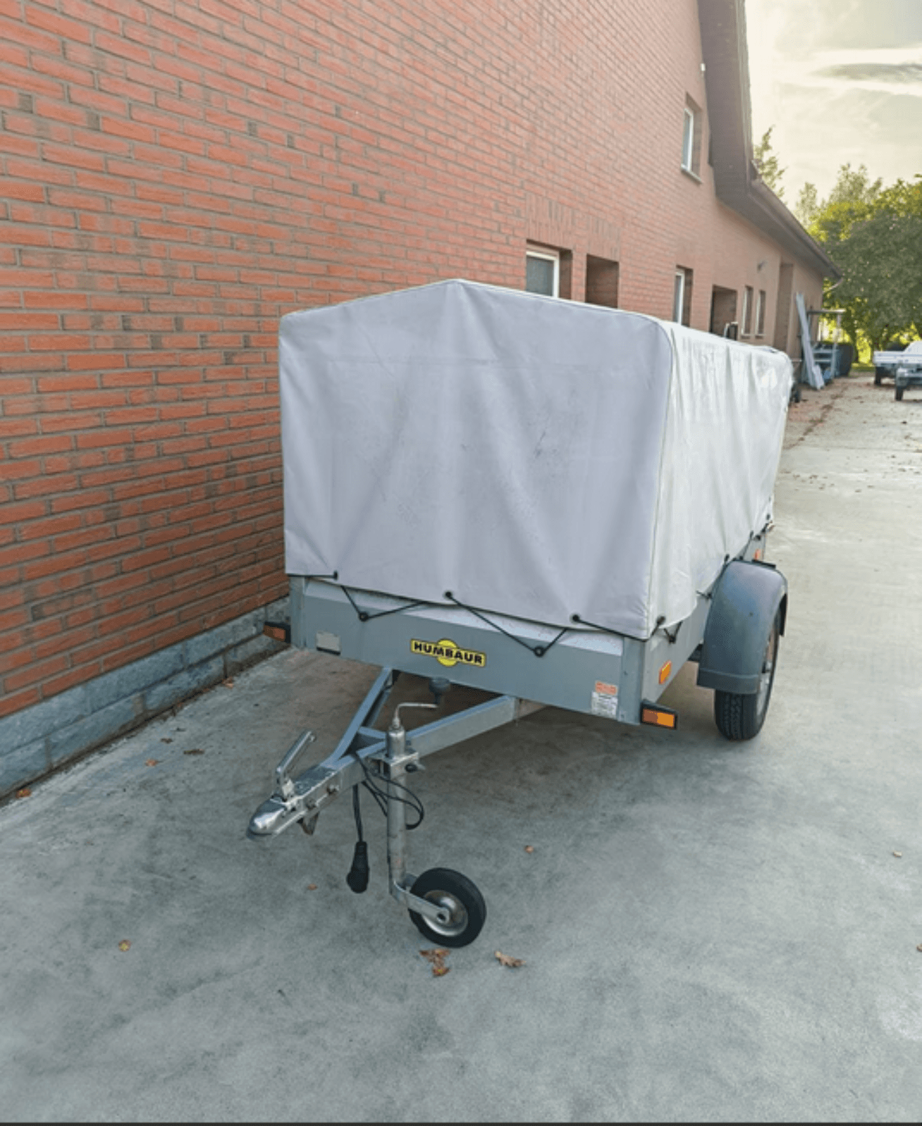 Humbauer 750kg Planen Anhänger mieten