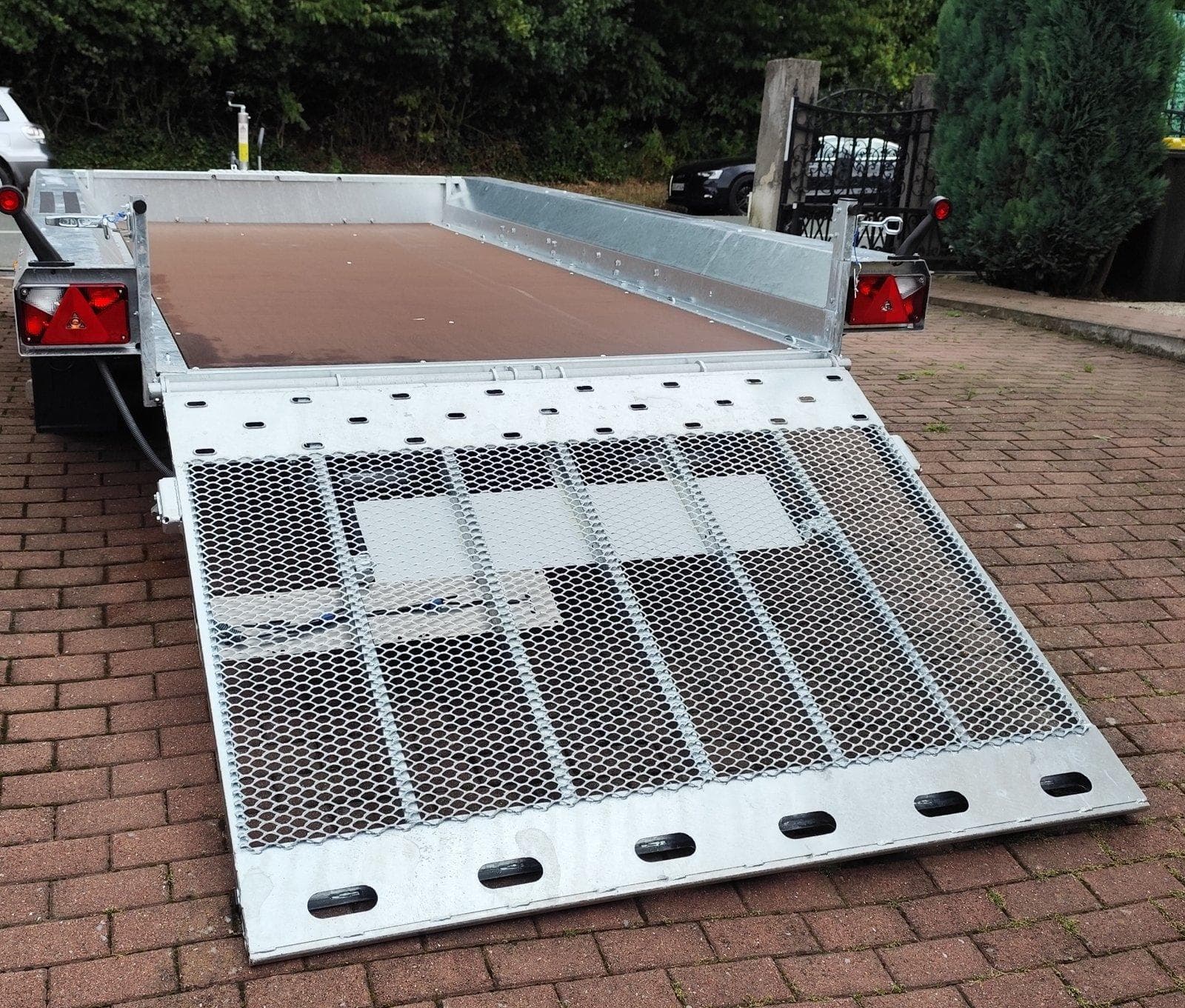 Baumaschinentransport- zu
