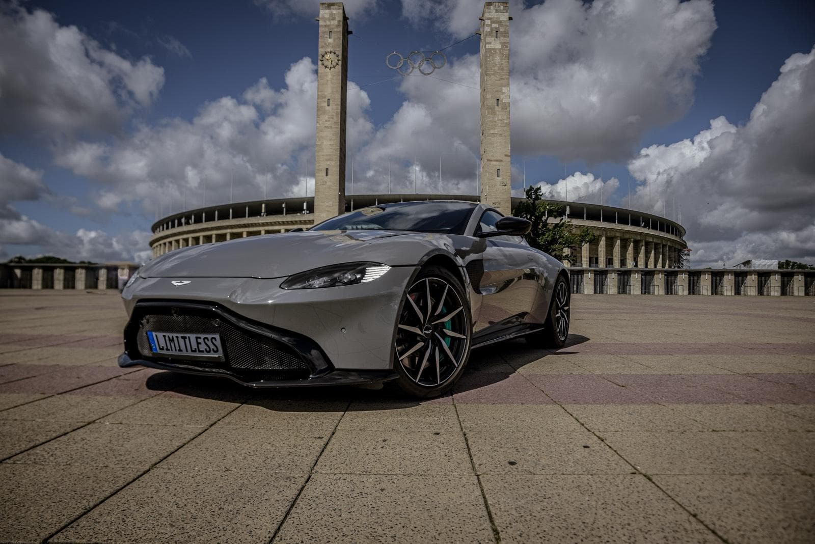 Aston Martin Vantage mieten in Berlin ab 549€/Tag