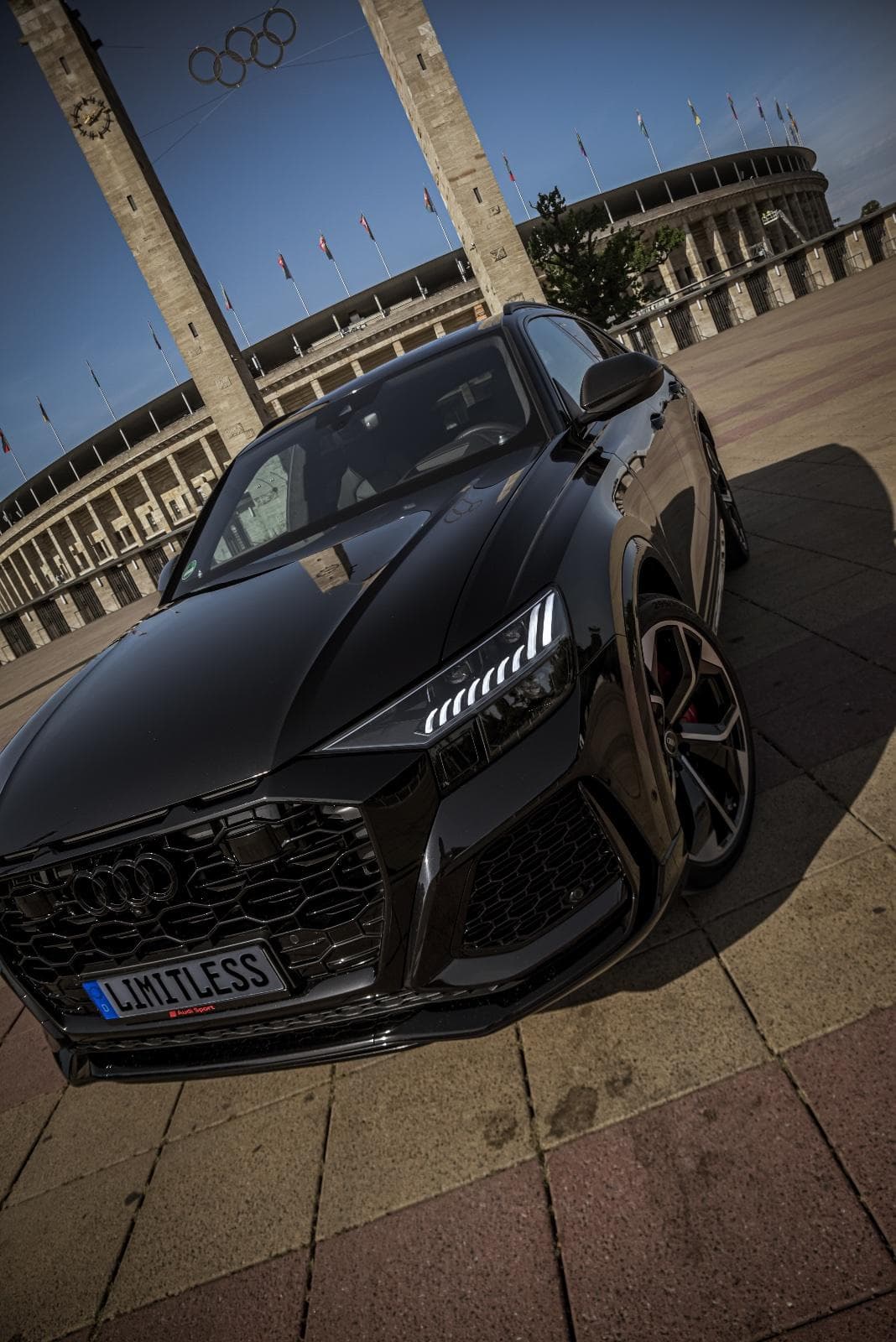 Audi RSQ8 Sportback mieten in Berlin ab 449€/Tag