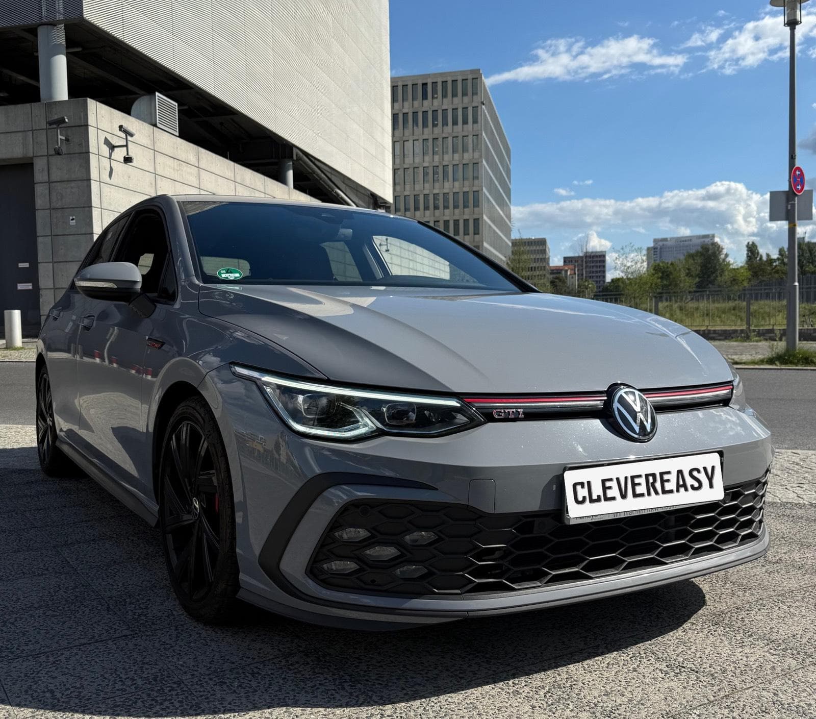 VW Golf 8 GTI mieten in Berlin ab 99€/Tag