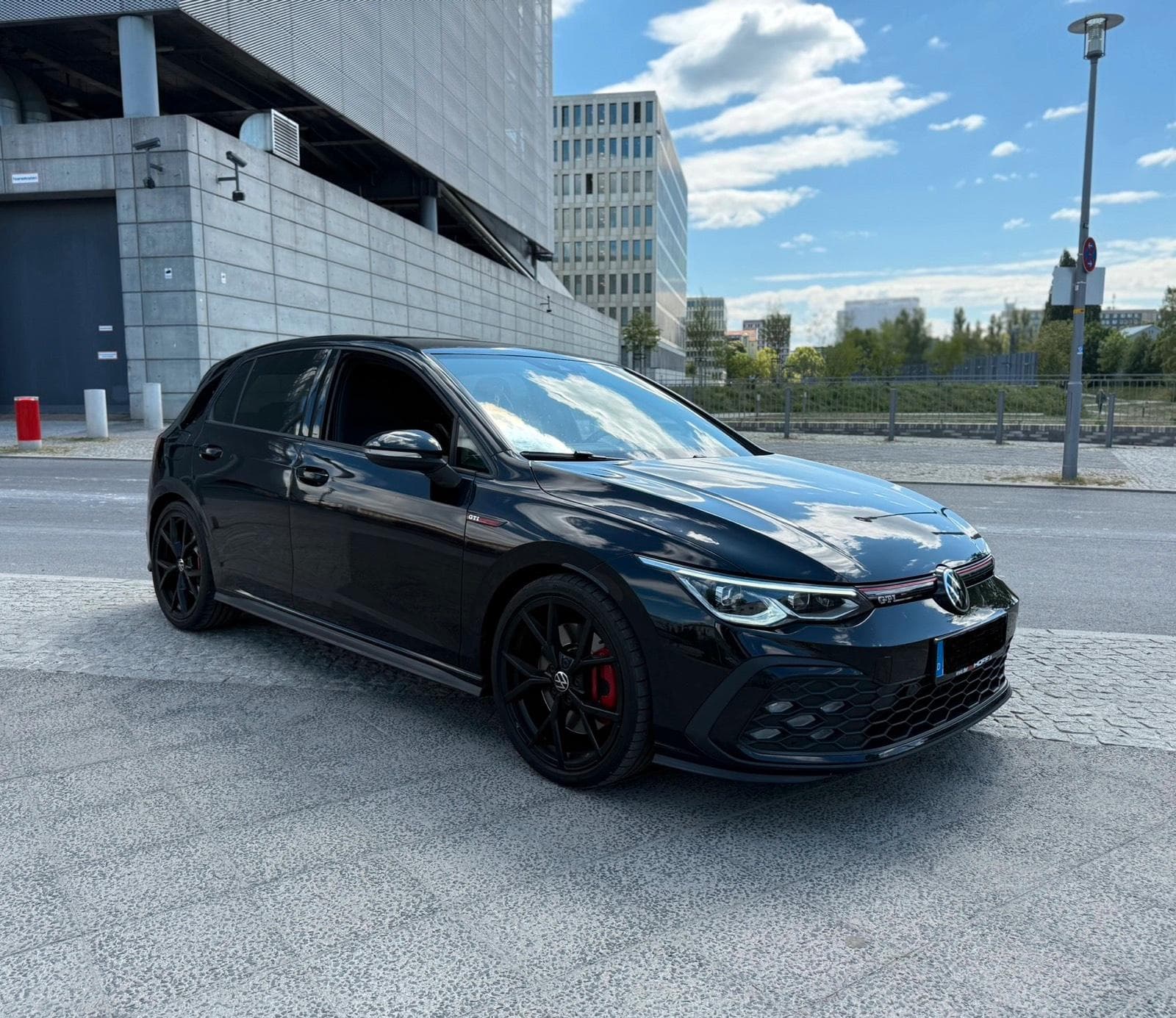 VW Golf 8 GTI mieten in Berlin ab 99€/Tag