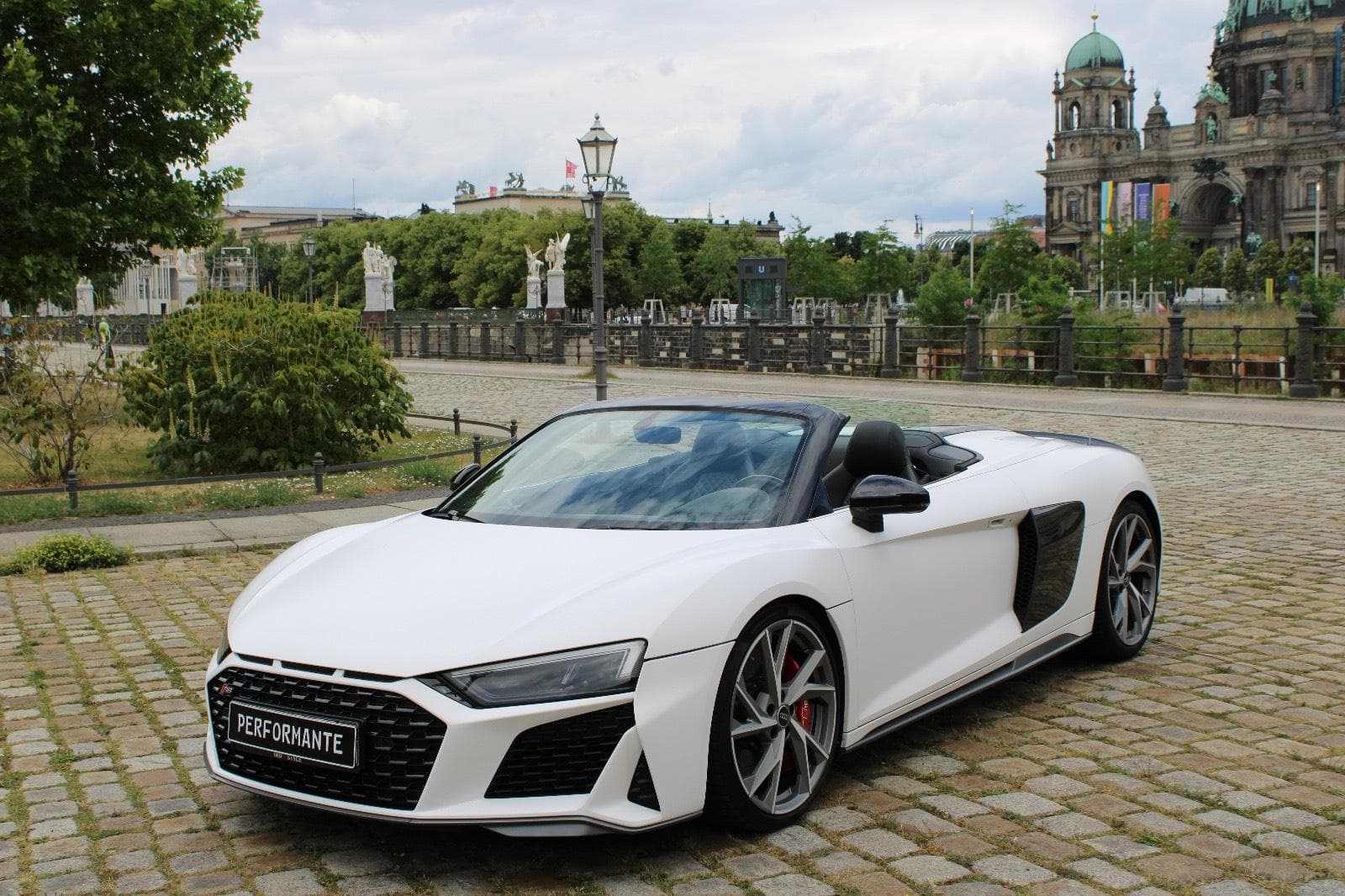 Audi R8 mieten in Berlin ab 499€/Tag