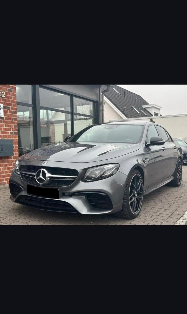 Mercedes-Benz E63s AMG mieten in Berlin ab 349€/Tag