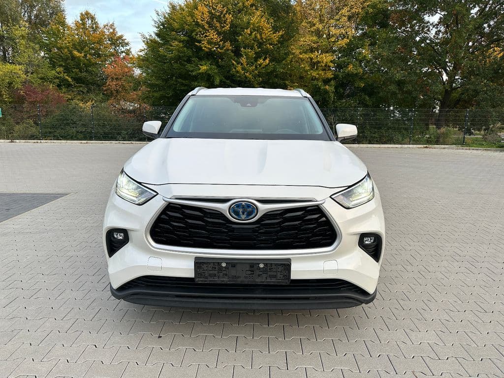Toyota Highlander mieten in Berlin ab 169€/Tag