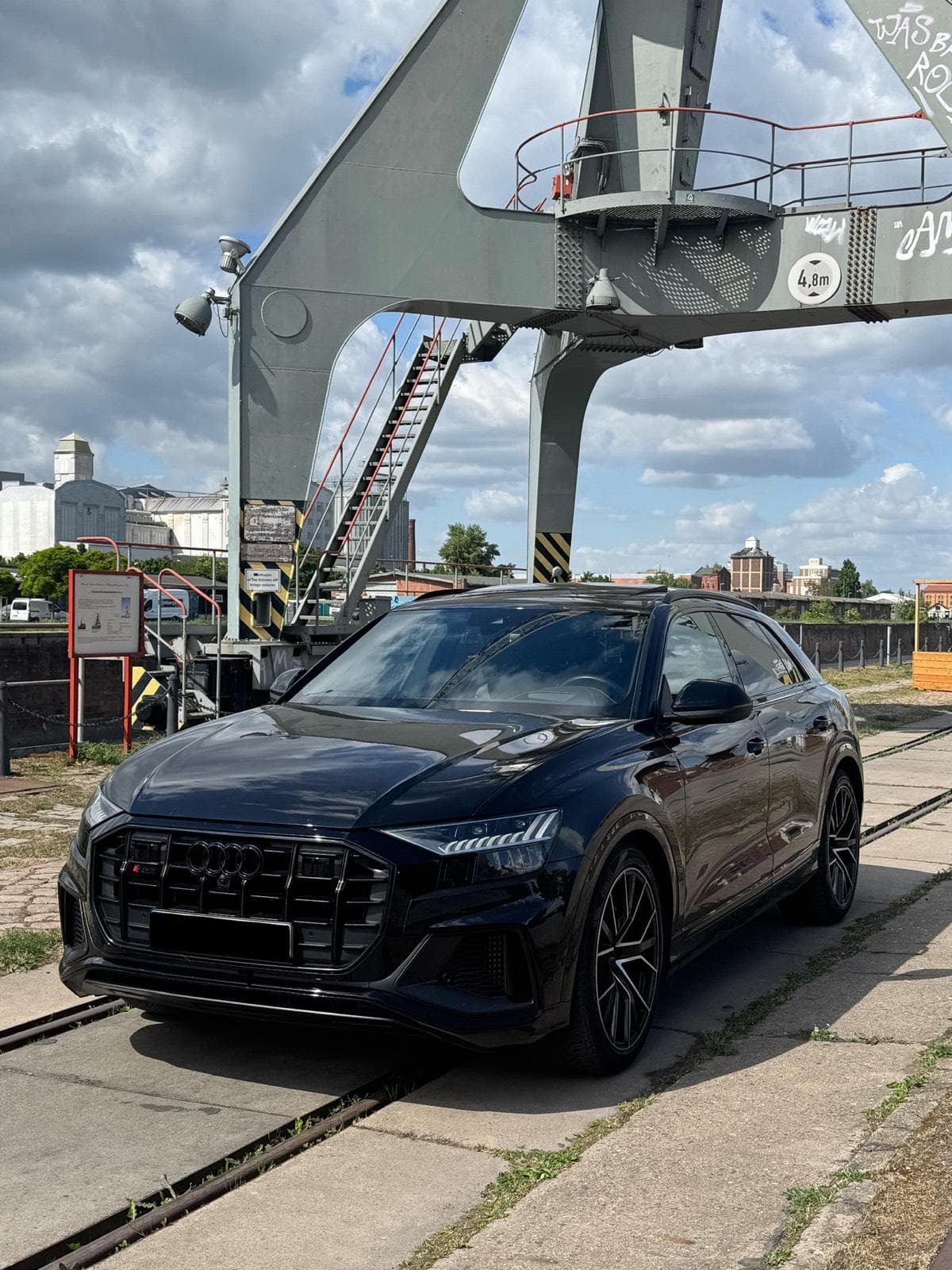 Audi SQ8 Diesel mieten in Berlin ab 199€/Tag