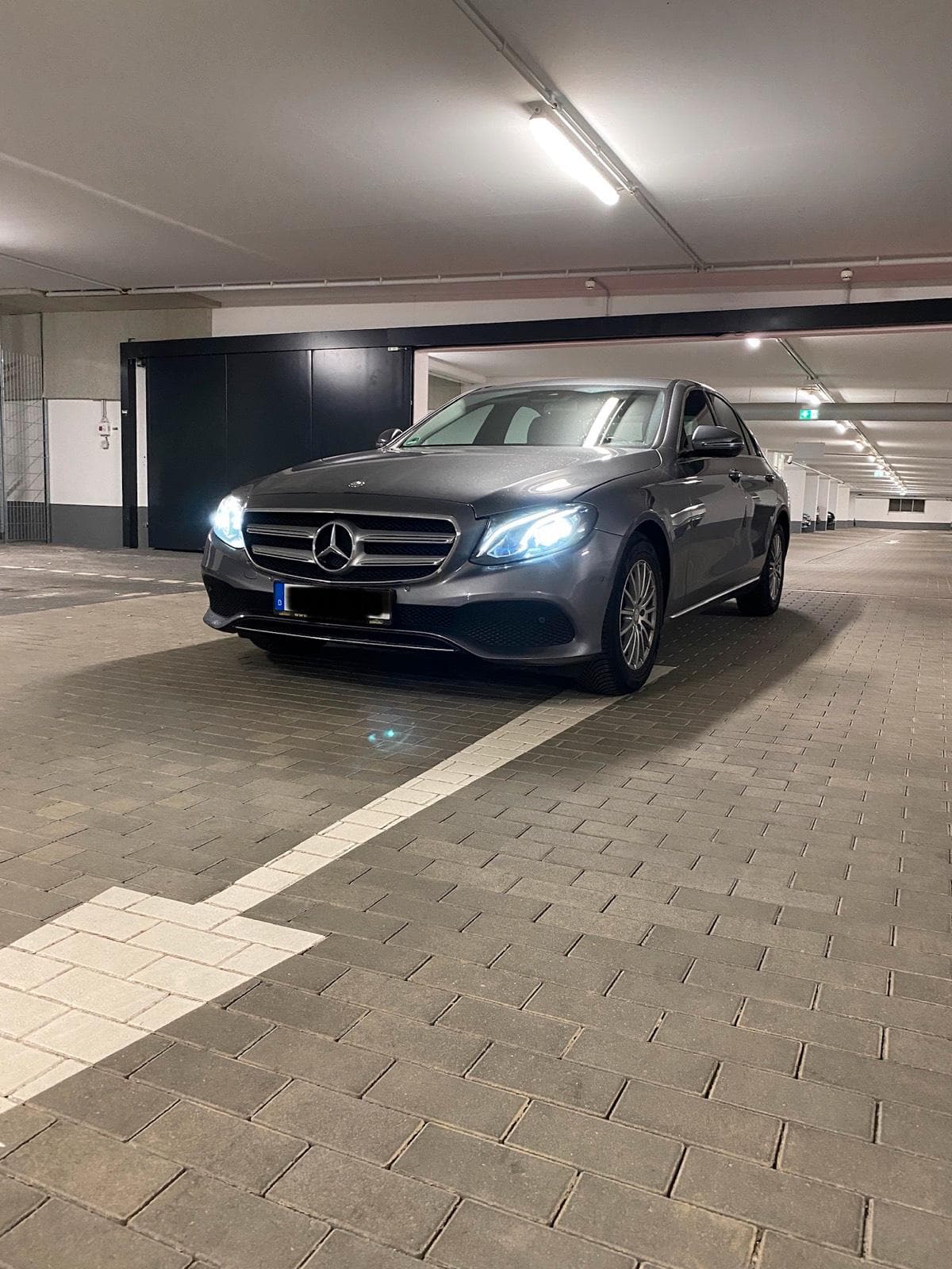 Mercedes E Klasse Limousine Auto mieten in Berlin ab 105€/Tag
