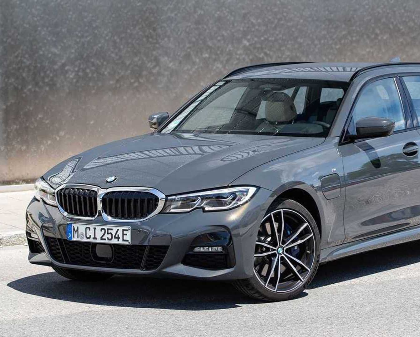 BMW 320i Kombi mieten in Frankfurt am Main ab 140€/Tag