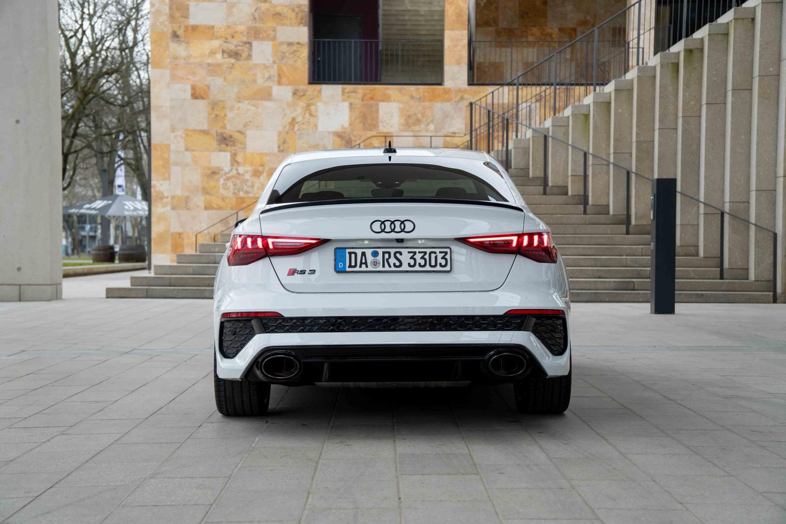 Audi RS3 Limousine mieten / Sportwagen mieten / Hochzeitsauto