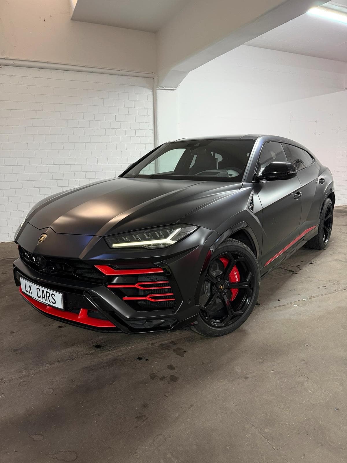 Lamborghini Urus mieten in Düsseldorf ab 800€/Tag