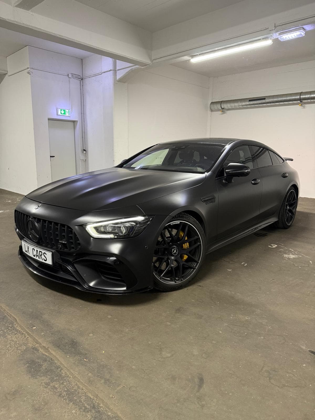 MERCEDES AMG GT 63S MIETEN LEIHEN SPORTWAGEN DÜSSELDORF V8 G63